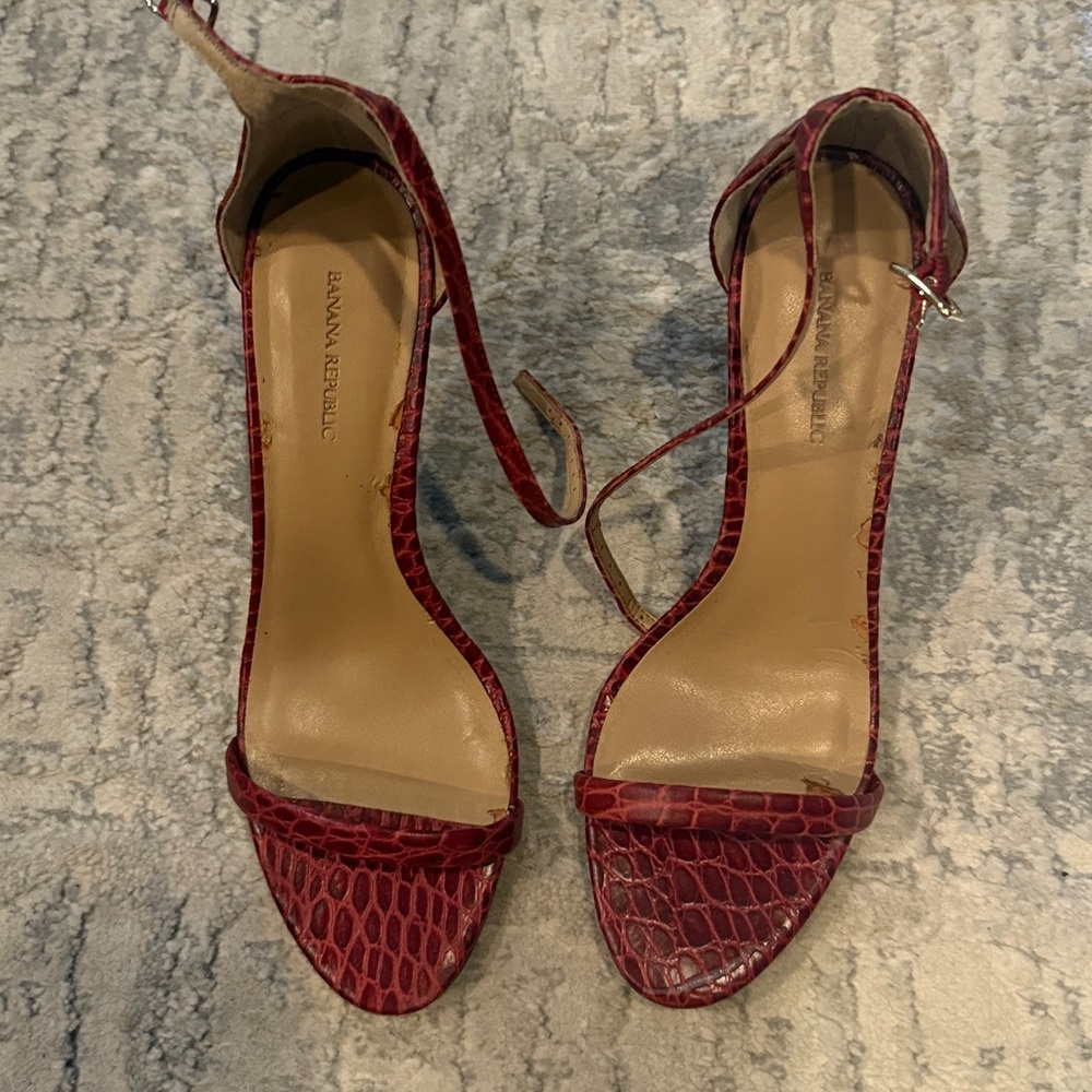 Banana Republic Burgundy Croc-Embossed Sandals size 9 nwot